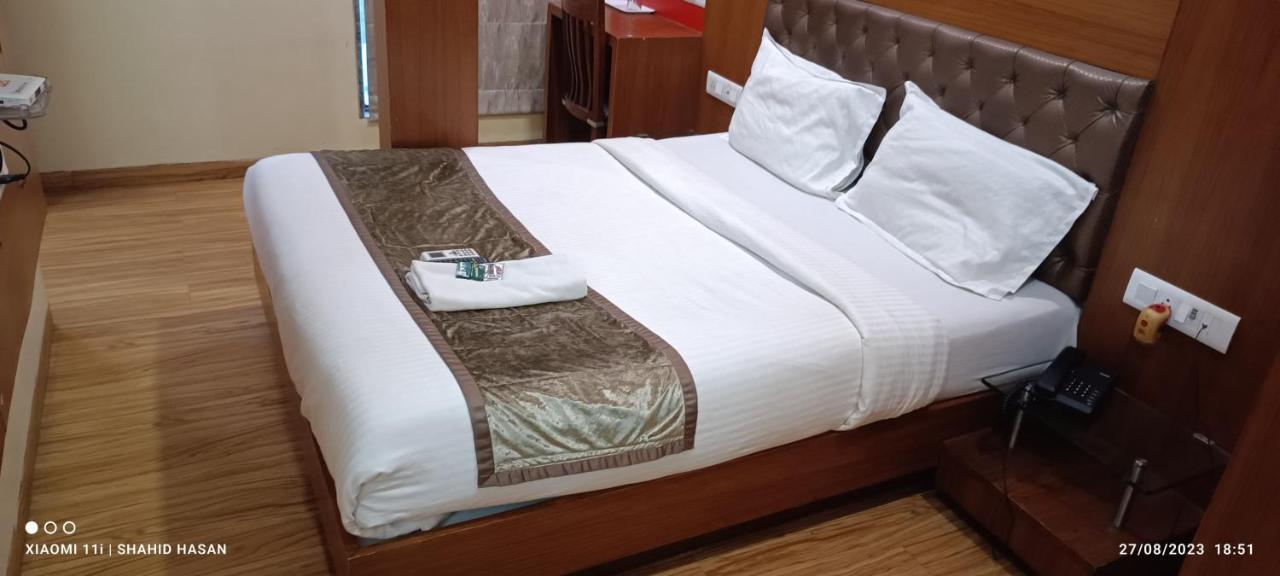 Hotel A Suites Bombaj Zewnętrze zdjęcie